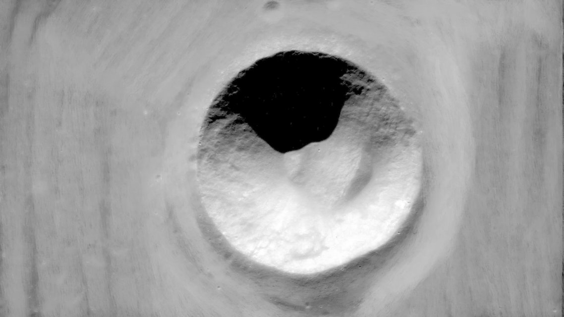 The Moon, Pepon Meneses, Laura Ginès, ES 2020